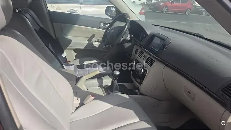 Usado Hyundai Sonata Comfort 140 CV (102 kW) 2008 Granate Berlina