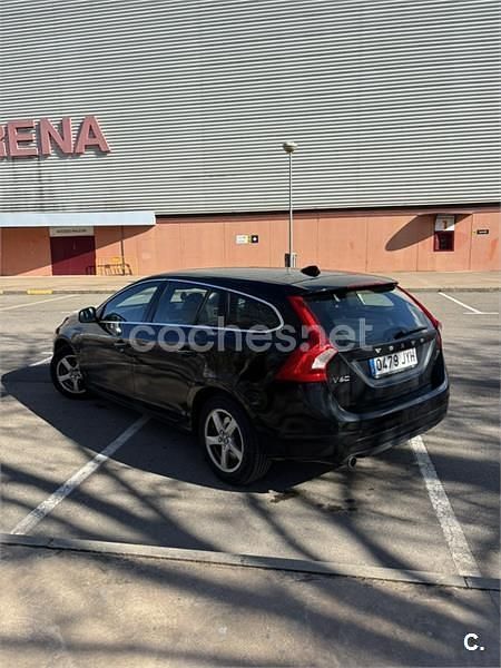 Usado Volvo V60 Momentum 120 CV (88 kW) 2017 Negro Familiar