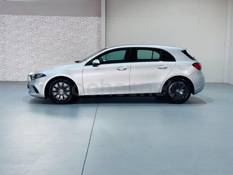 Usado Mercedes A180 116 CV (85 kW) 2020 Gris / plata Berlina