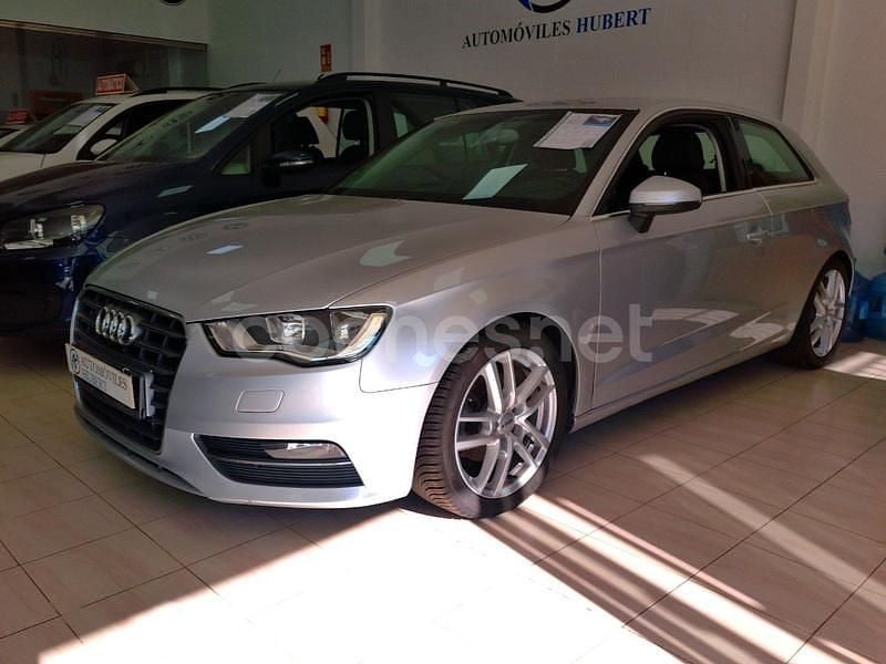 Usado Audi A3 Attraction 122 CV (89 kW) 2013 Gris / plata Berlina