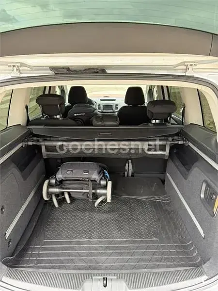 Usado Seat Alhambra Reference 140 CV (102 kW) 2010 Gris / plata Monovolumen