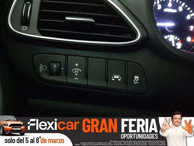 Usado Hyundai i30 120 CV (88 kW) 2018 Gris Utilitario