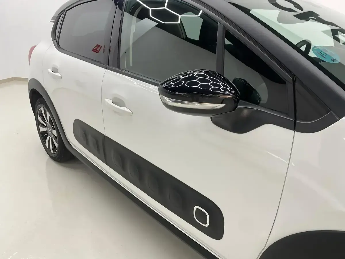 Usado Citroën C3 Feel 83 CV (61 kW) 2019 Negro Utilitario