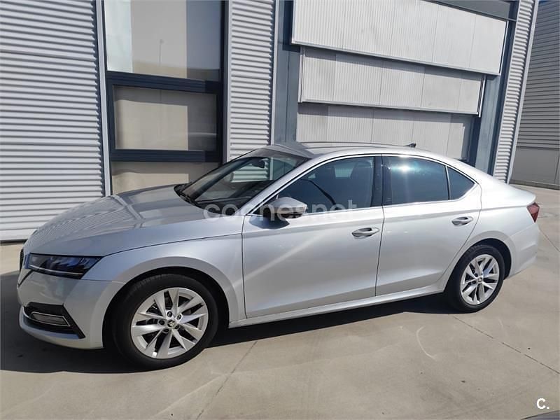 Usado Skoda Octavia 150 CV (110 kW) 2024 Blanco Familiar