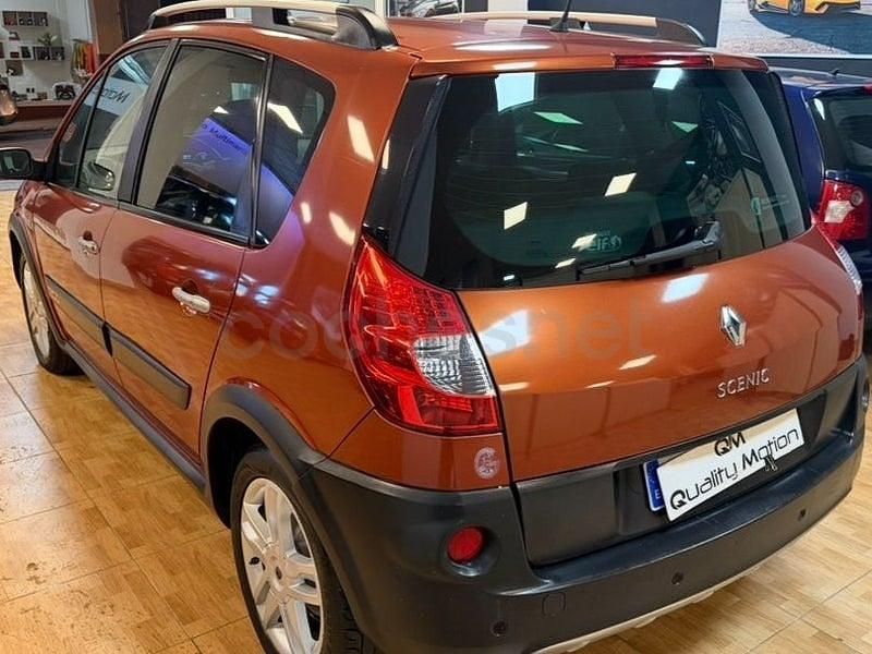 Usado Renault Scénic II 130 CV (95 kW) 2008 Granate Monovolumen