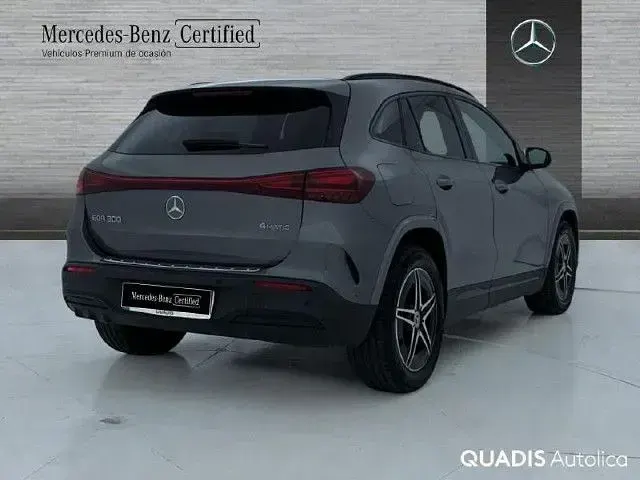 Usado Mercedes EQA300 167 kW (228 CV) 2024 Gris montaña SUV