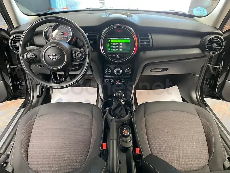 Usado Mini ONE 102 CV (75 kW) 2019 Negro Utilitario