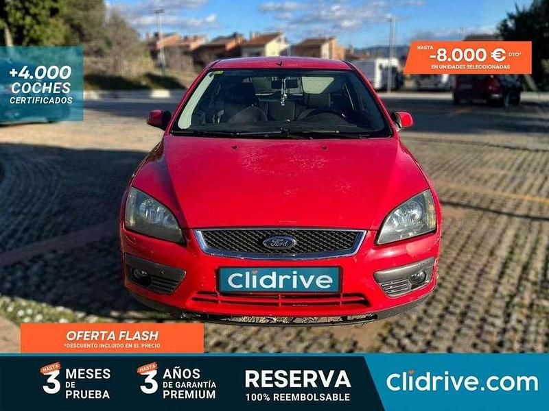 Usado Ford Focus Trend 109 CV (80 kW) 2005 Rojo Berlina