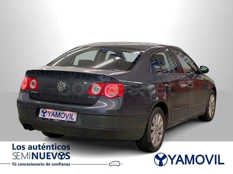 Usado VW Passat Highline 140 CV (102 kW) 2009 Gris Berlina