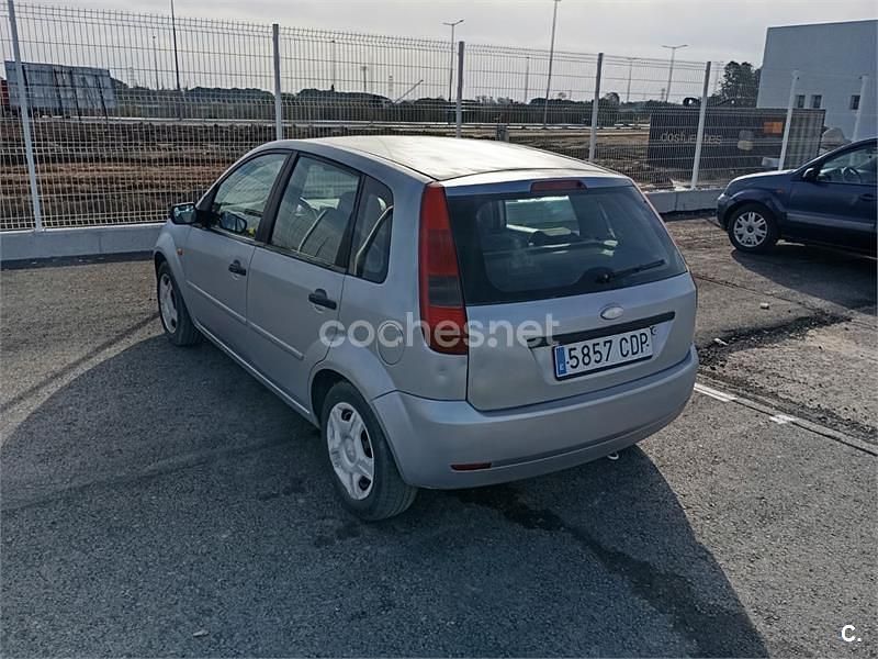 Usado Ford Fiesta Trend 80 CV (58 kW) 2003 Gris / plata Utilitario