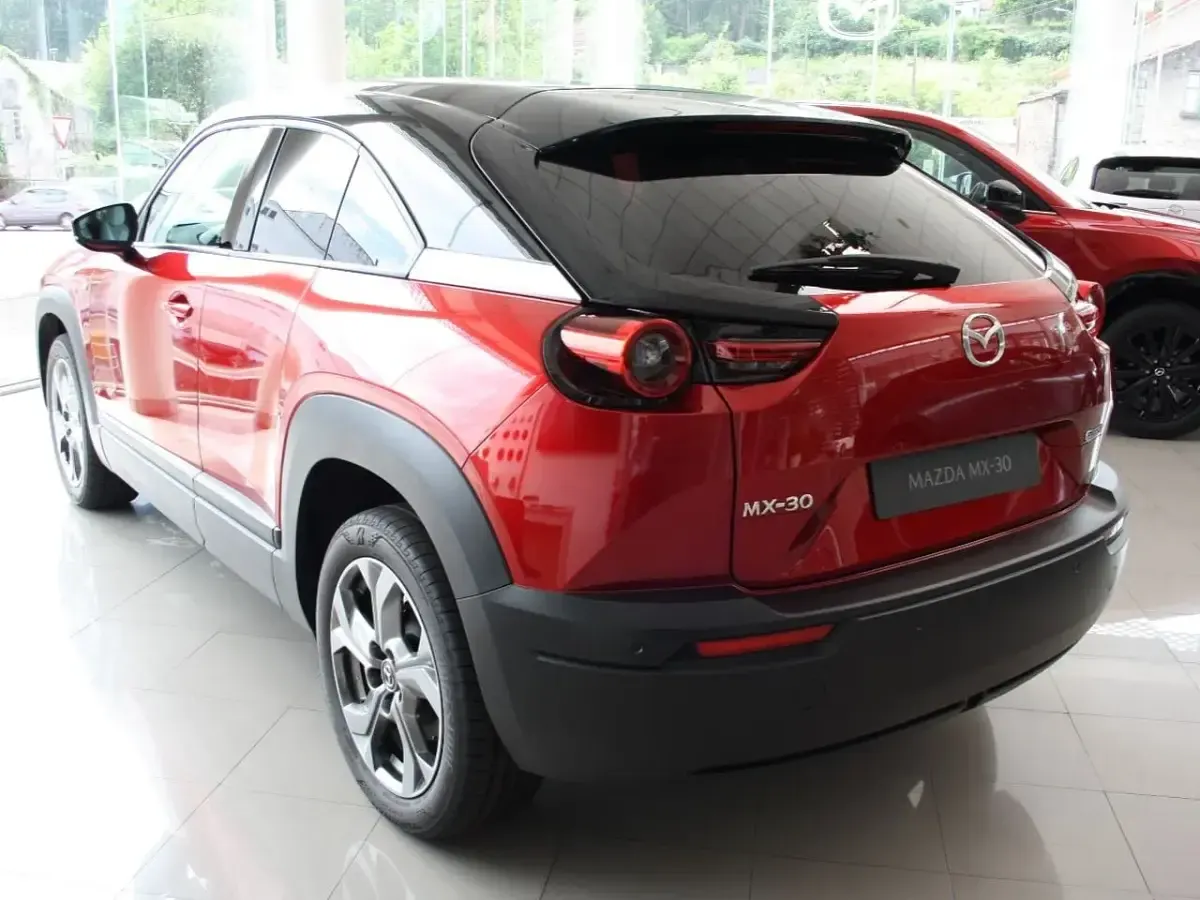 Usado Mazda MX30 Ad'Vantage 106 kW (145 CV) 2023 Rojo SUV