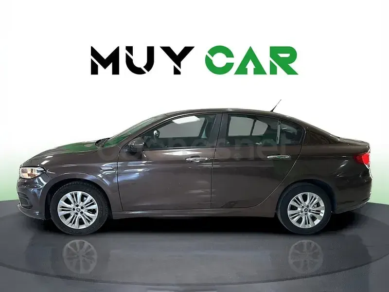 Usado Fiat Tipo Easy 95 CV (69 kW) 2018 Marrón Berlina
