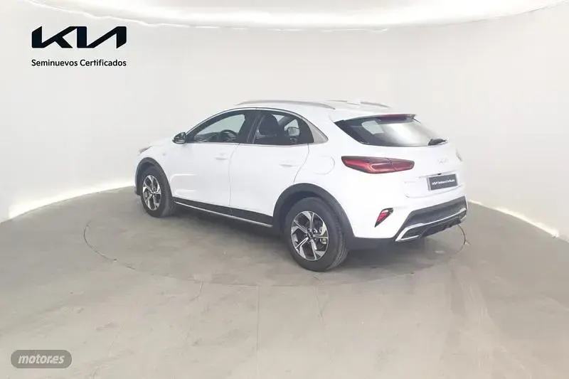 Usado Kia XCeed 100 CV (73 kW) 2025 Blanco SUV
