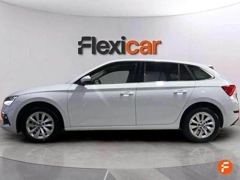 Usado Skoda Scala Ambition 110 CV (80 kW) 2023 Blanco Utilitario