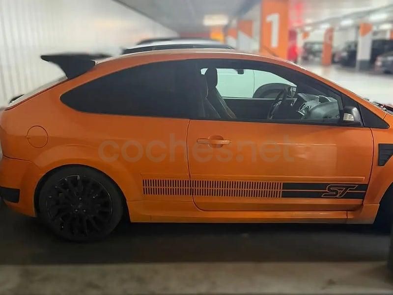 Begagnad Ford Focus ST 225 HK (165 kW) 2006 Orange Sedan