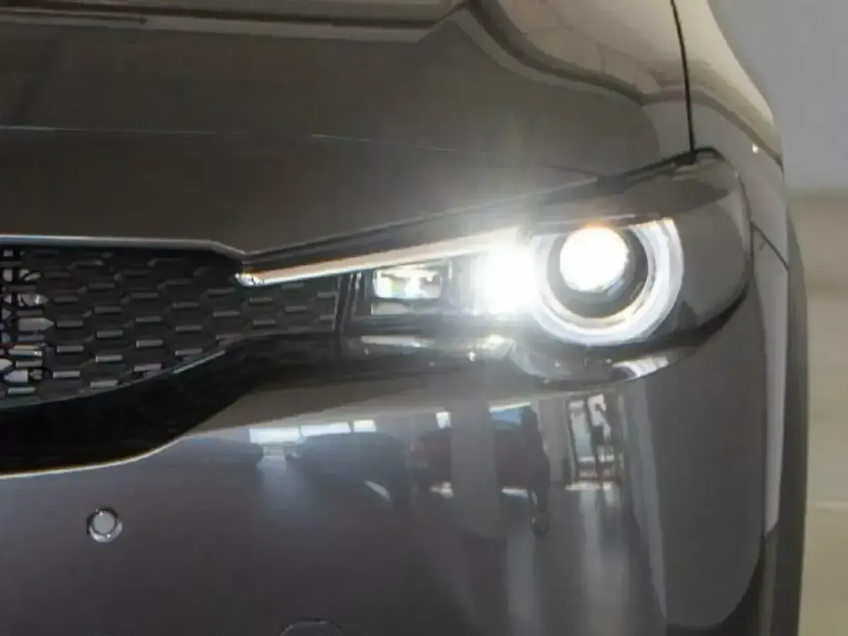 Käytetty Mazda MX30 Makoto 125 kW (170 HP) 2024 Harmaa Katumaasturi