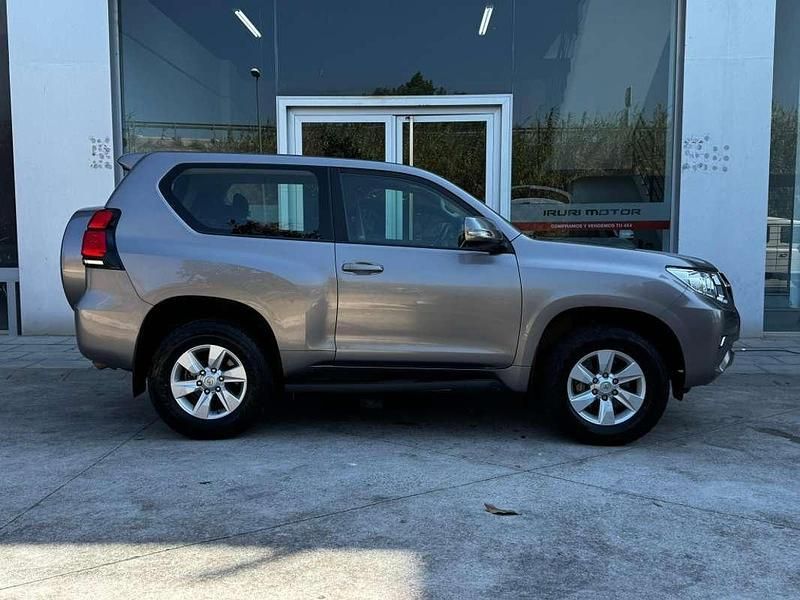 Beige Usado 2021 Toyota Land Cruiser SUV | 51.999 € (Buen precio) - Imagen 1/4