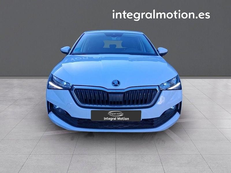 Usado Skoda Scala Ambition 110 CV (80 kW) 2023 Blanco Utilitario