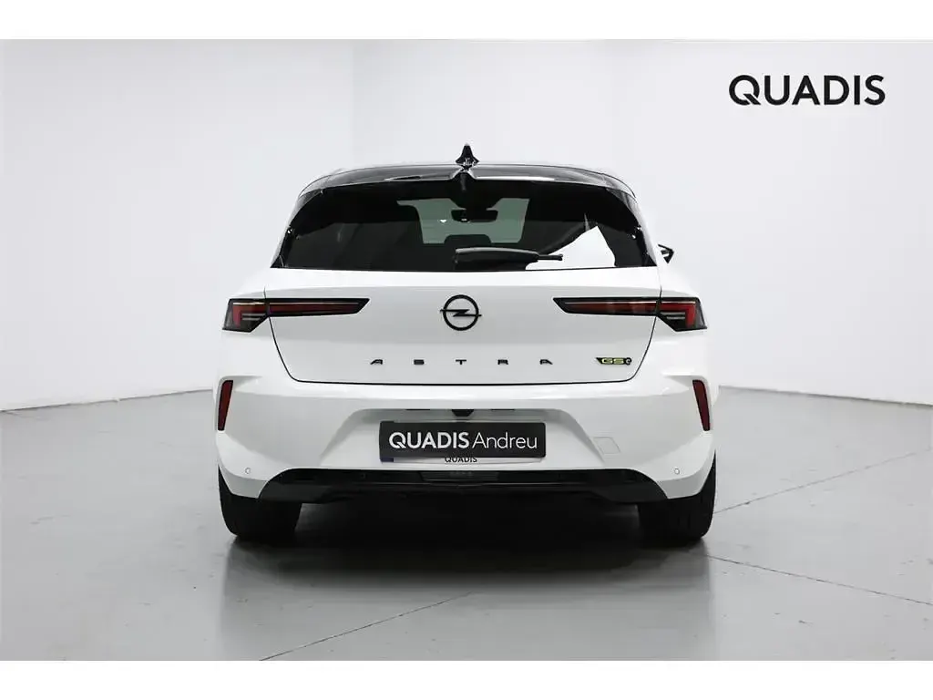 Usado Opel Astra GSe 225 CV (165 kW) 2023 Blanco Familiar