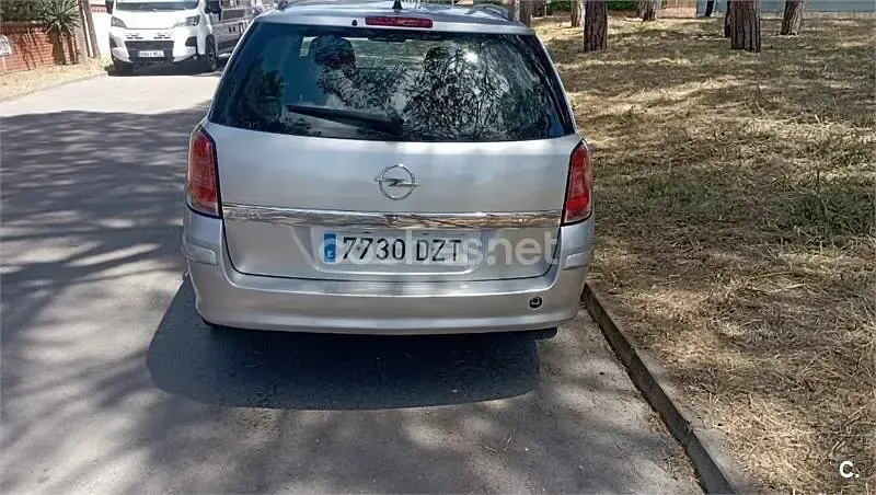 Usado Opel Astra Enjoy 105 CV (77 kW) 2006 Gris / plata Familiar