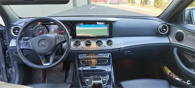 Usado Mercedes E220 194 CV (142 kW) 2018 Gris / plata Familiar