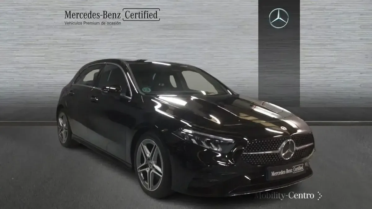 Usado Mercedes A180 116 CV (85 kW) 2024 Negro noche Utilitario