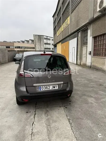 Usado Renault Scenic E-Tech Life 115 CV (84 kW) 2015 Gris / plata Monovolumen