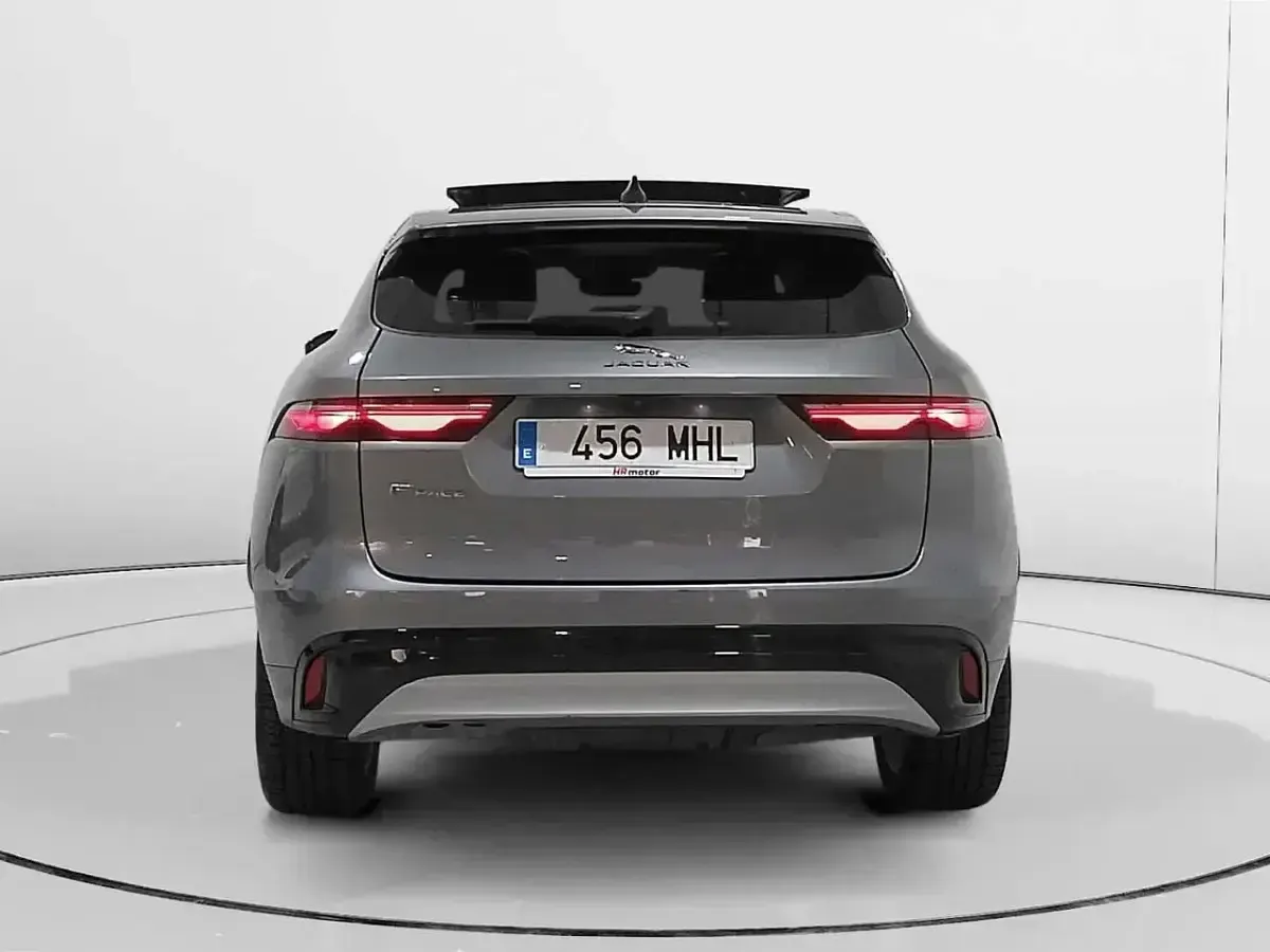 Usado Jaguar F-Pace R-Dynamic 204 CV (150 kW) 2023 Gris SUV