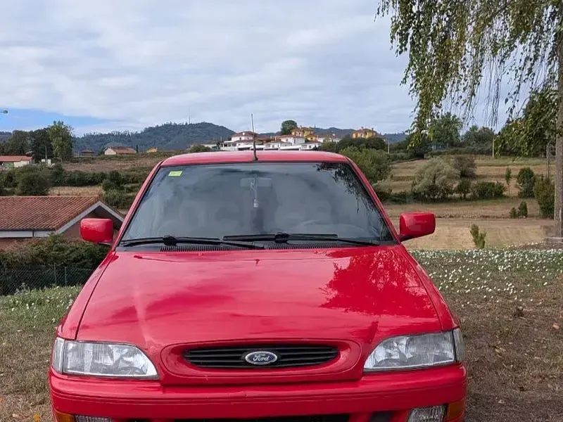 Usado Ford Escort RS 150 CV (110 kW) 1992 Rojo Berlina