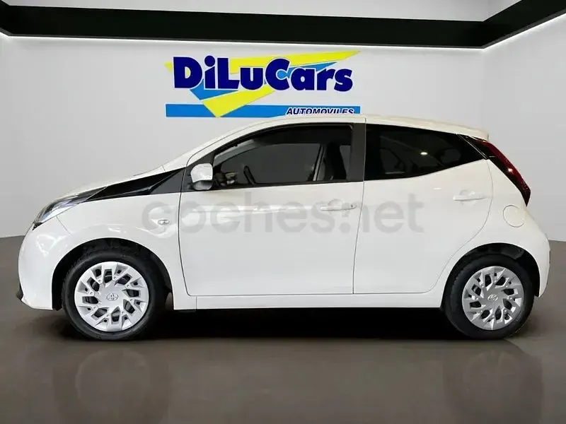 Usado Toyota Aygo X-play 72 CV (52 kW) 2019 Blanco Utilitario