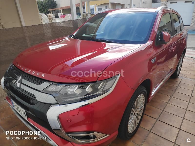 Usado Mitsubishi Outlander P-HEV 224 CV (164 kW) 2020 Rojo SUV