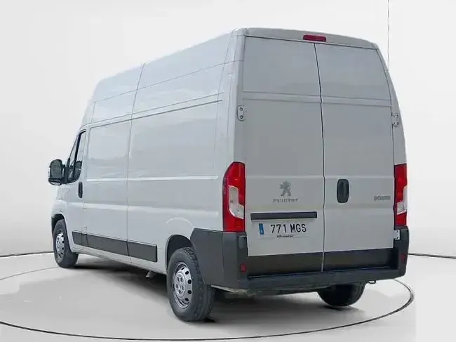 Käytetty Peugeot Boxer S 140 HP (102 kW) 2023 Valkoinen Van