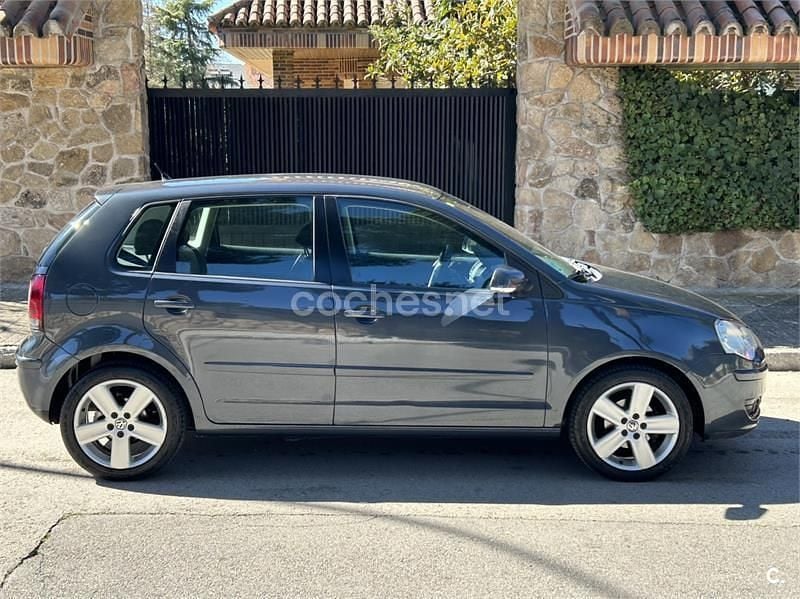 Usado VW Polo Sportline 105 CV (77 kW) 2007 Gris / plata Utilitario