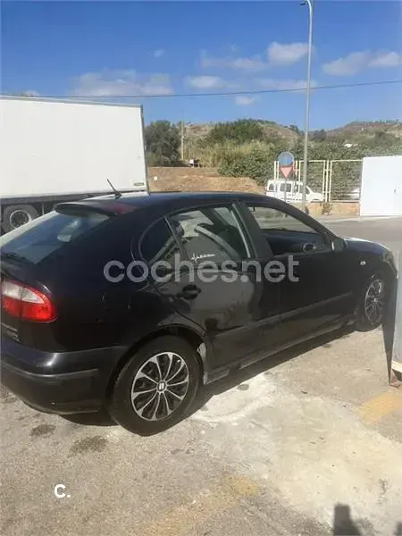 Usado Seat Leon Stella 110 CV (80 kW) 2003 Negro Utilitario