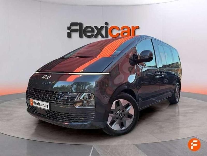 Usado Hyundai Staria 177 CV (130 kW) 2023 Gris Monovolumen