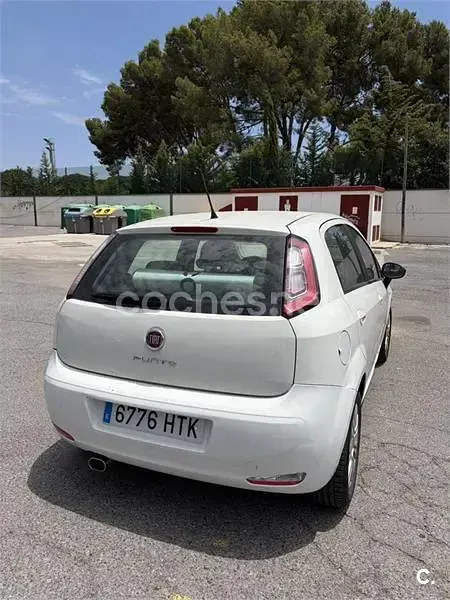 Usado Fiat Punto Pop 69 CV (50 kW) 2013 Blanco Utilitario