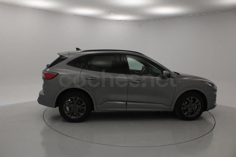 Usado Ford Kuga ST-Line X 190 CV (139 kW) 2022 Gris / plata SUV