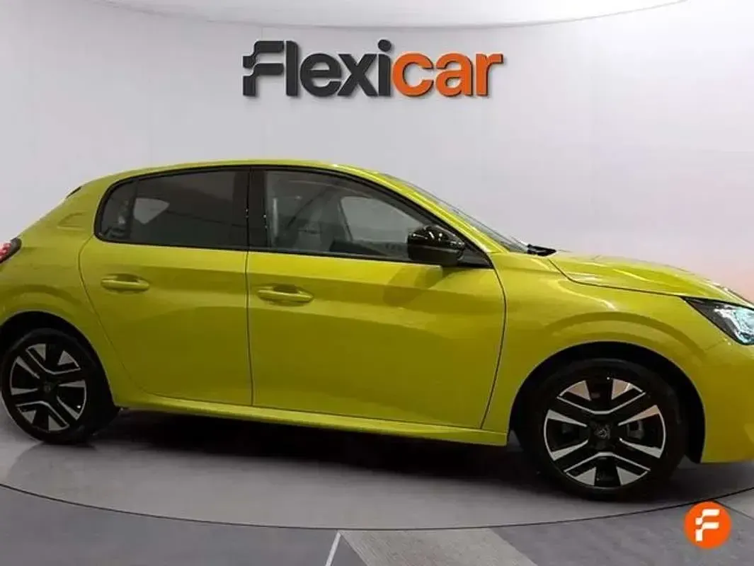 Usado Peugeot 208 Allure 101 CV (74 kW) 2025 Verde Utilitario