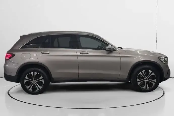 Usado Mercedes GLC300 320 CV (235 kW) 2022 SUV