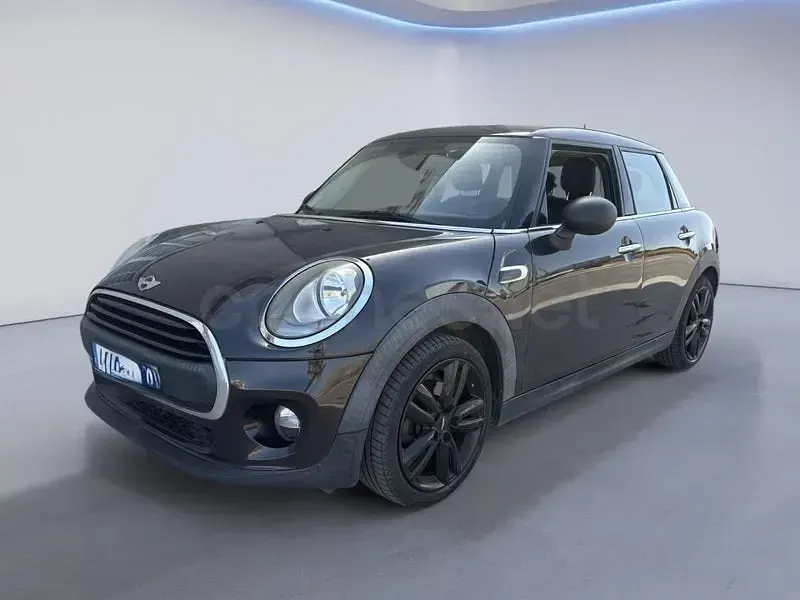 Usado Mini ONE 102 CV (75 kW) 2016 Negro Utilitario