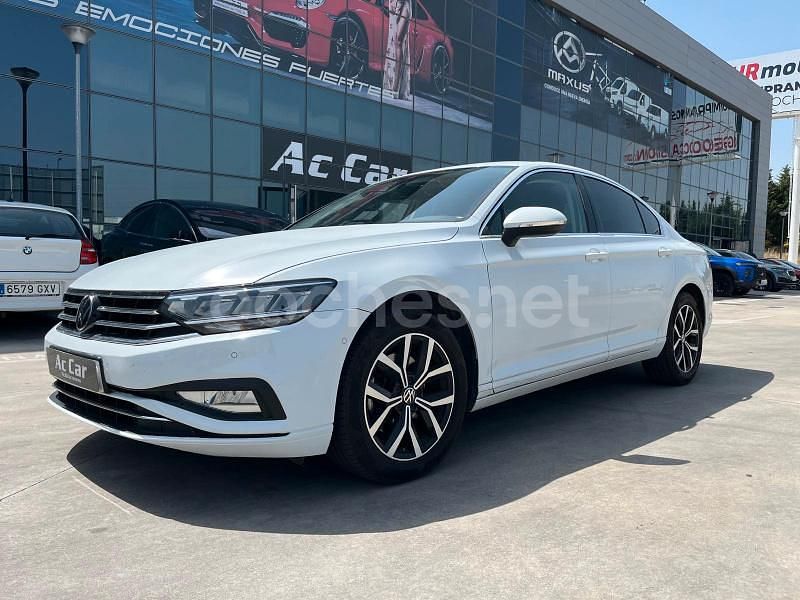 Usado VW Passat 150 CV (110 kW) 2022 Blanco Familiar