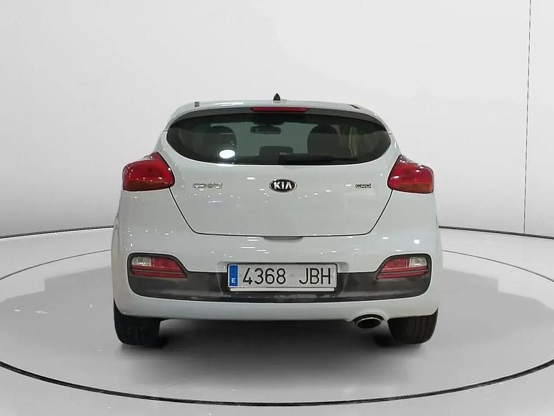 Używany Kia Ceed 110 KM (80 kW) 2014 Biały Hatchback