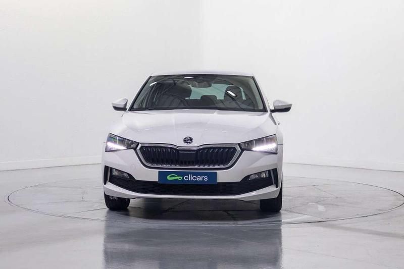 Usado Skoda Scala Selection 116 CV (85 kW) 2023 Blanco Utilitario