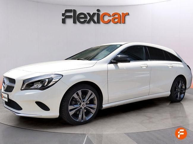 Usado Mercedes CLA220 Shooting Brake 177 CV (130 kW) 2017 Blanco Familiar