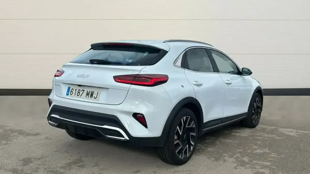 Usado Kia XCeed 100 CV (73 kW) 2024 Blanco SUV