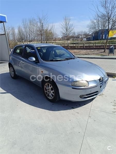 Usado Alfa Romeo 147 Progression 115 CV (84 kW) 2003 Gris / plata Utilitario