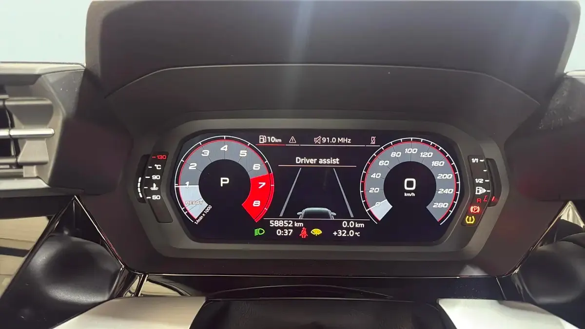 Usado Audi A3 Premium 110 CV (80 kW) 2023 Gris Berlina
