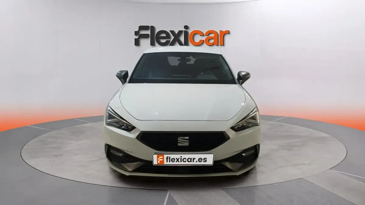 Usado Seat Leon FR 150 CV (110 kW) 2021 Blanco Berlina