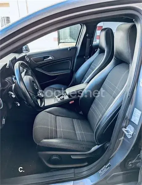 Usado Mercedes A200 Urban 156 CV (114 kW) 2014 Gris / plata Utilitario