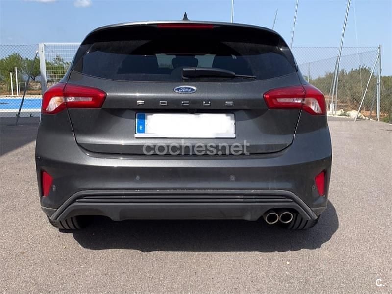 Usado Ford Focus ST-Line 120 CV (88 kW) 2019 Gris / plata Berlina